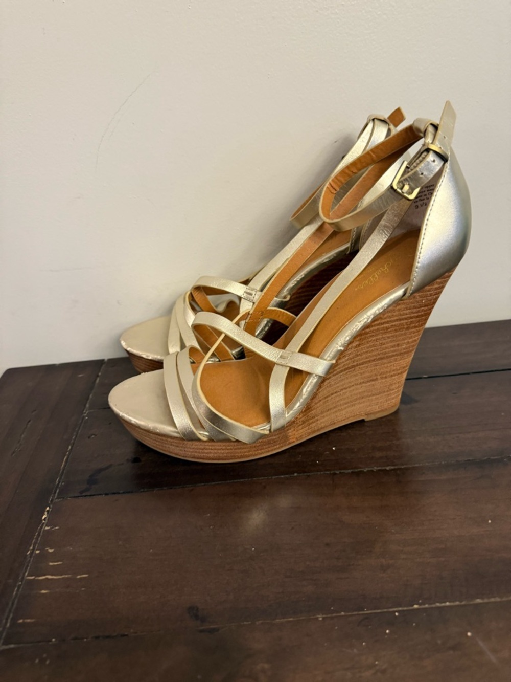 Seychelles Gold Metallic Strappy Wedge Sandals Women’s Size 9.5 Leather Upper